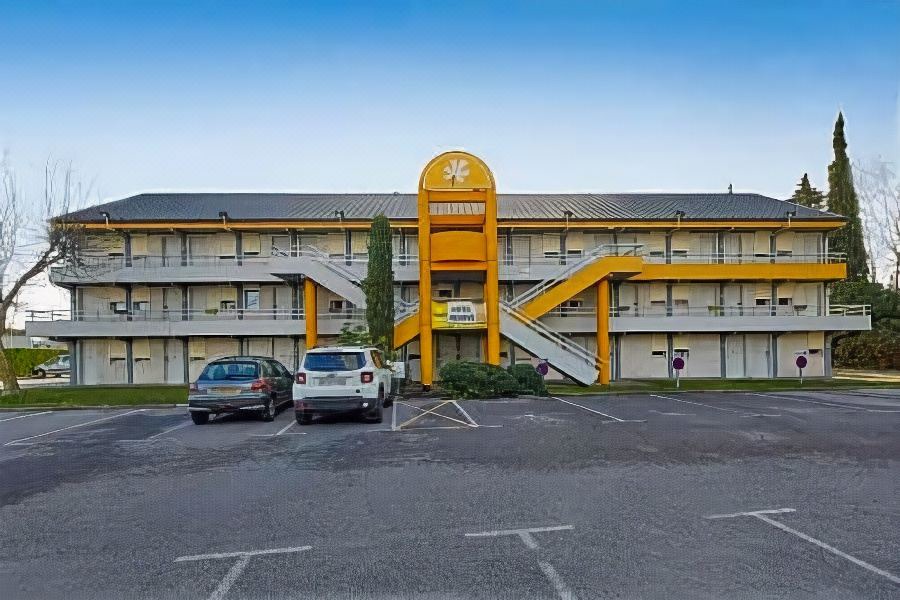 Photo of Buildings in Montfavet