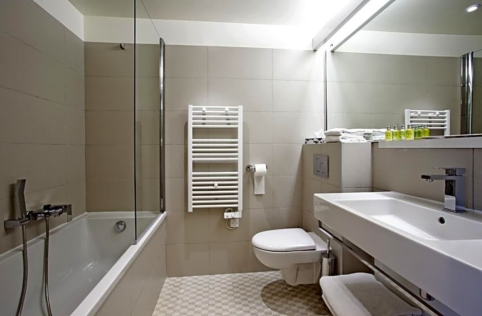 Photo of Bathroom in Montfavet
