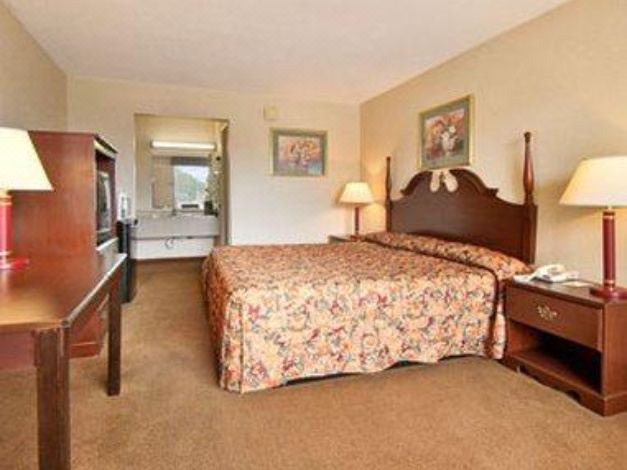 Photo of Bedroom in Coliseum Central