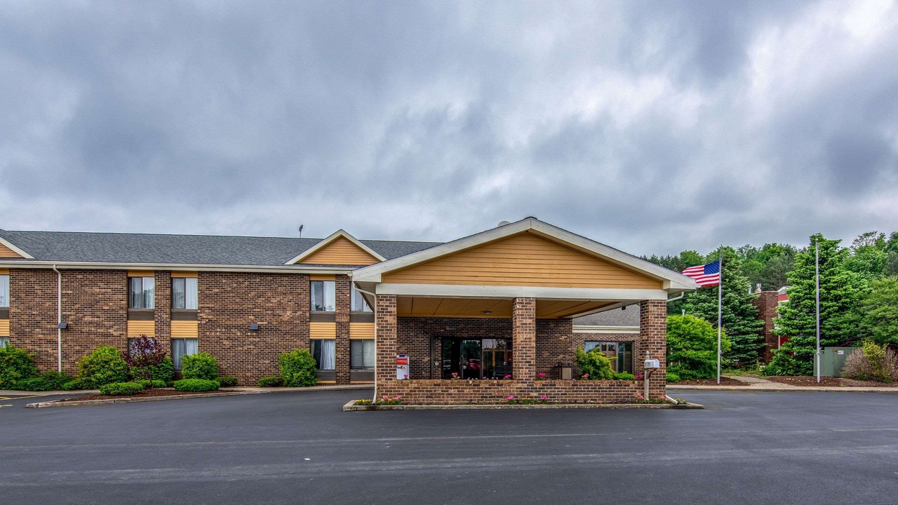 Photo of Buildings in Tully