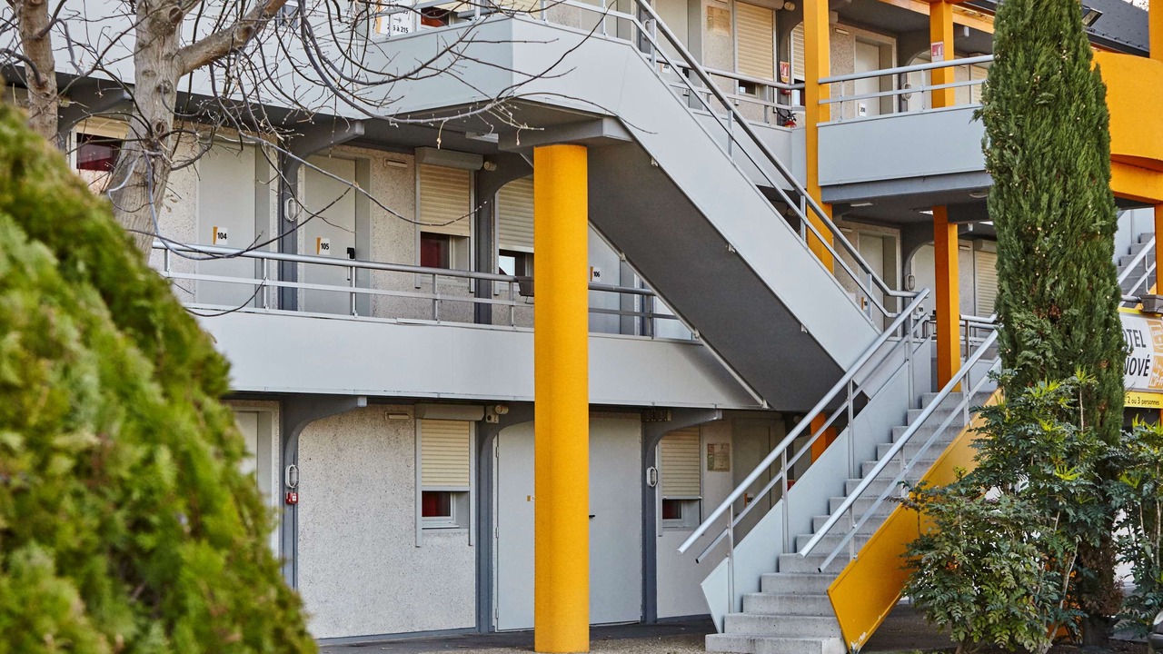 Photo of Buildings in Montfavet