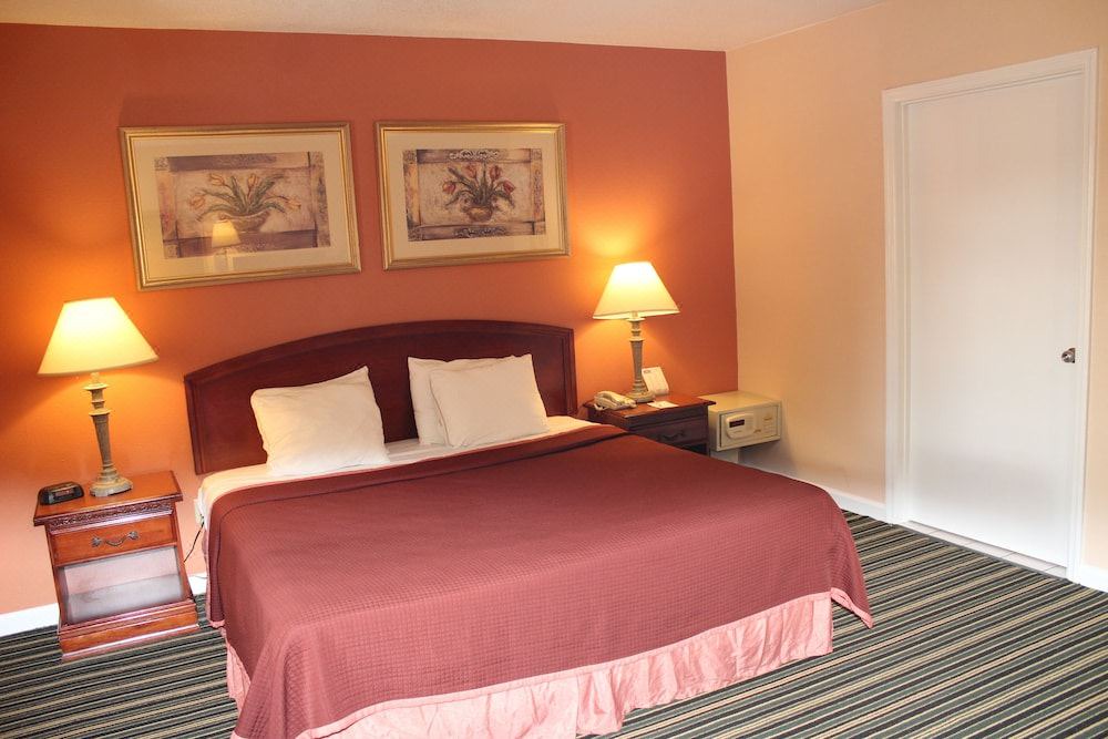 Photo of Bedroom in Lenox