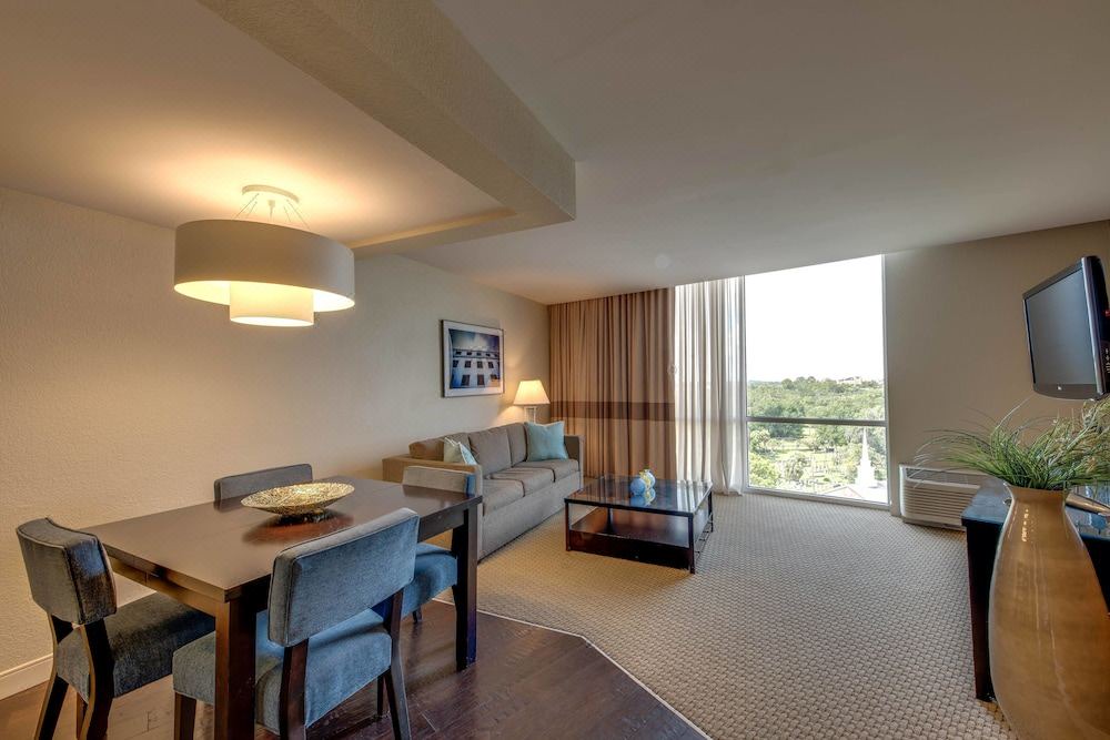 Photo of Livingroom in Governor's Walk