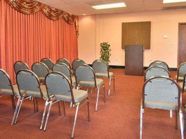 Photo of Livingroom in Coliseum Central