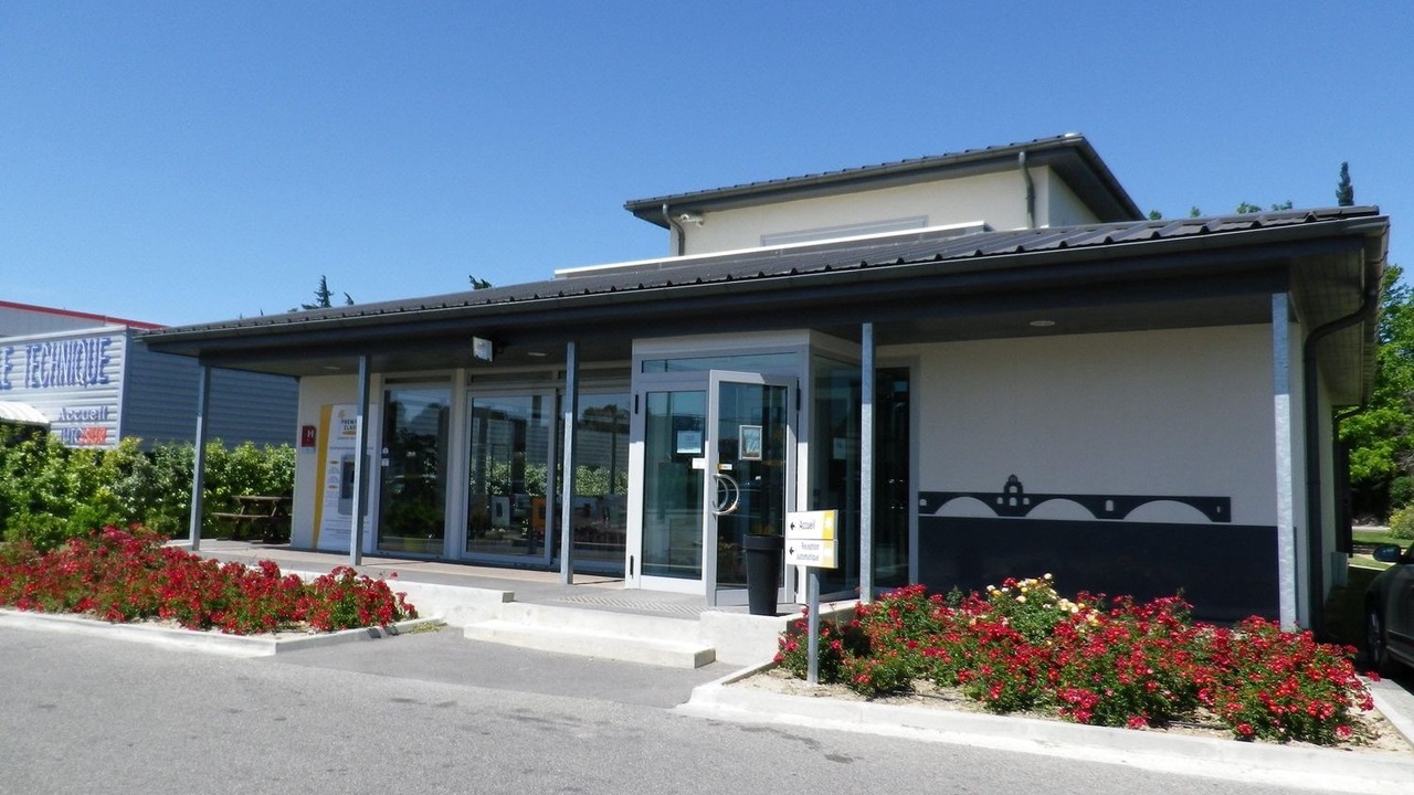 Photo of Buildings in Montfavet