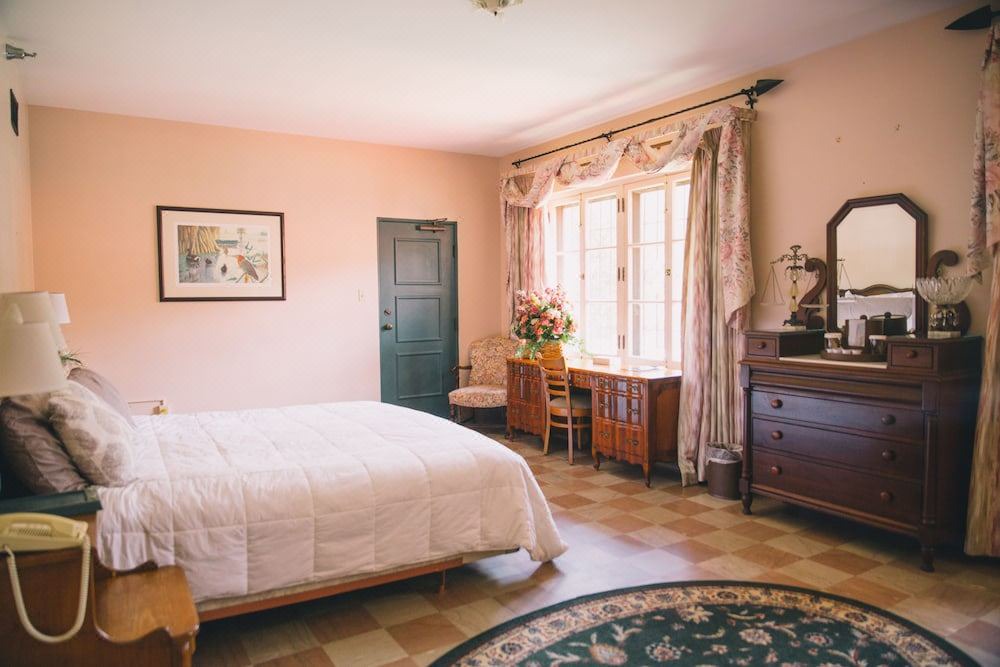 Photo of Bedroom in Wakulla Springs