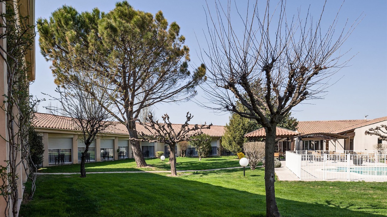 Photo of Buildings in Montfavet