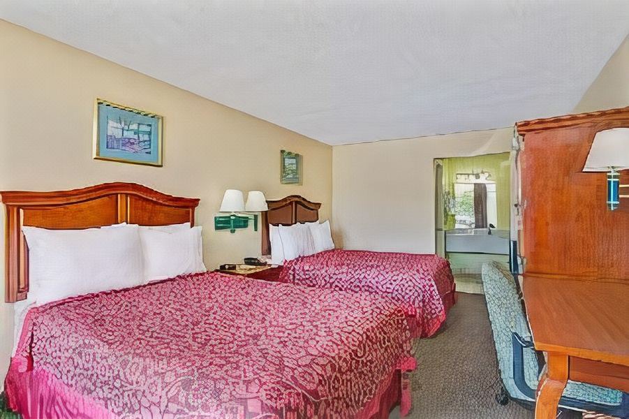 Photo of Bedroom in Coliseum Central