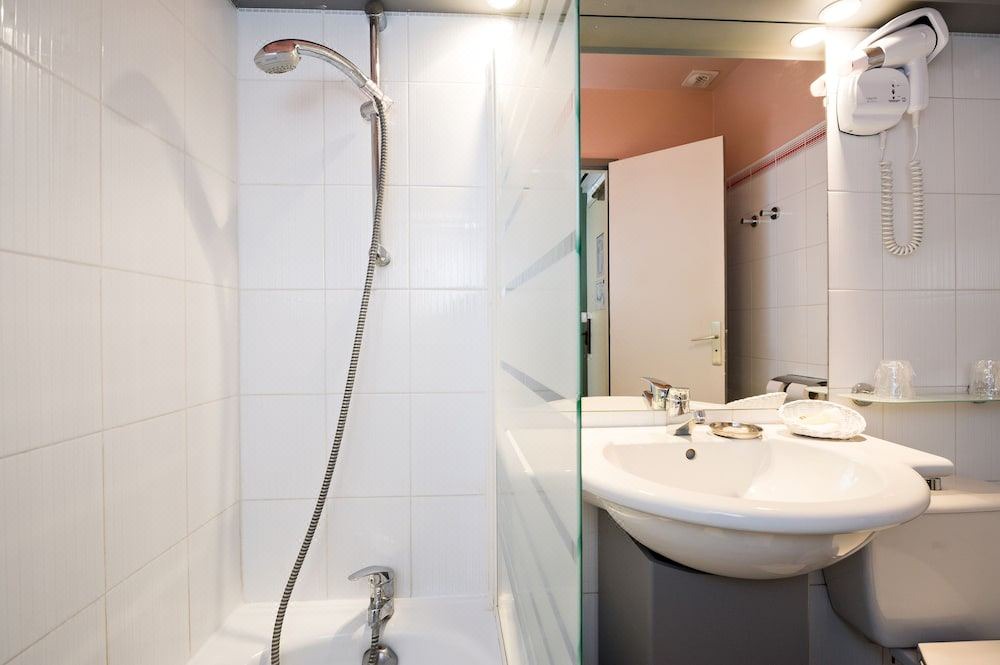 Photo of Bathroom in Montfavet