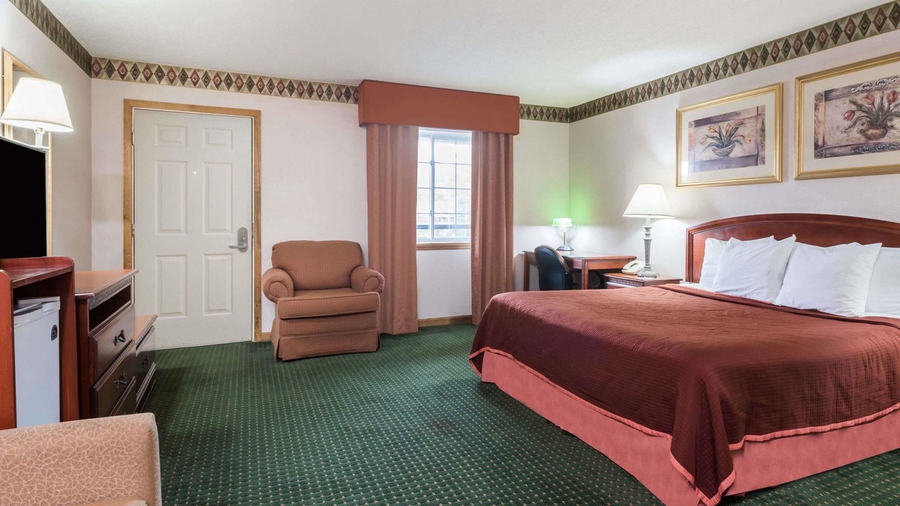 Photo of Bedroom in Lenox