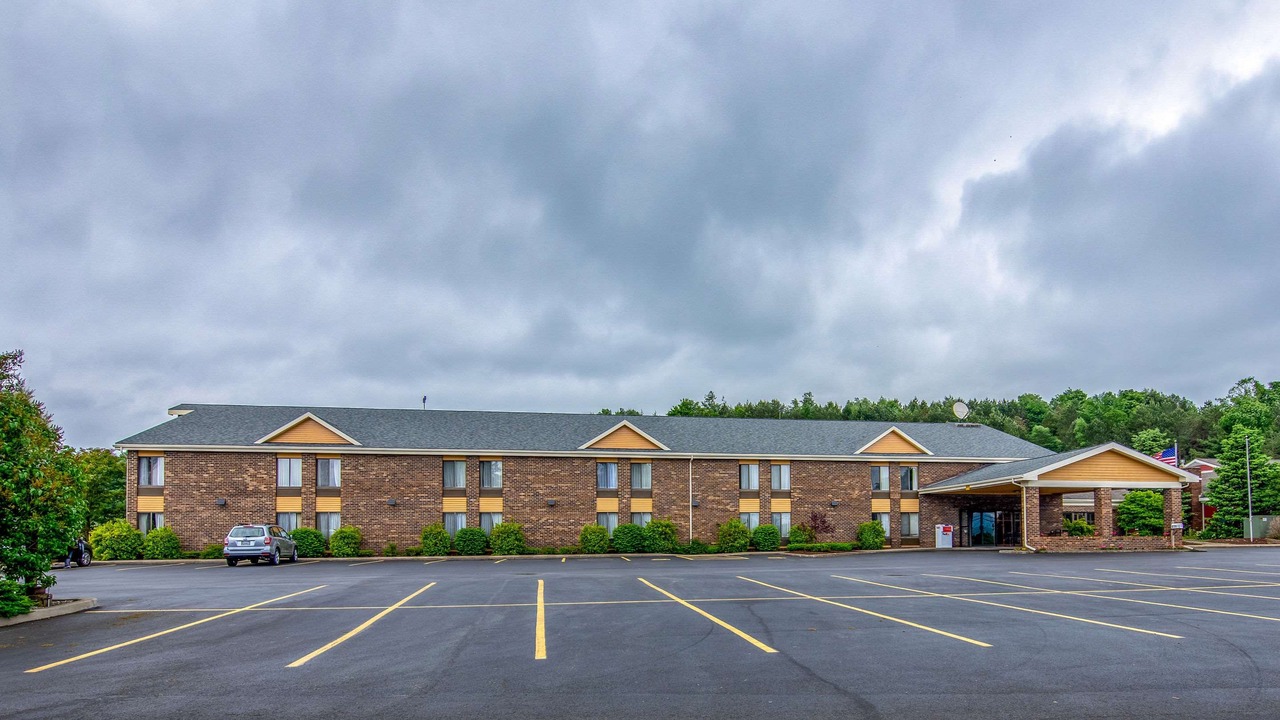 Photo of Buildings in Tully