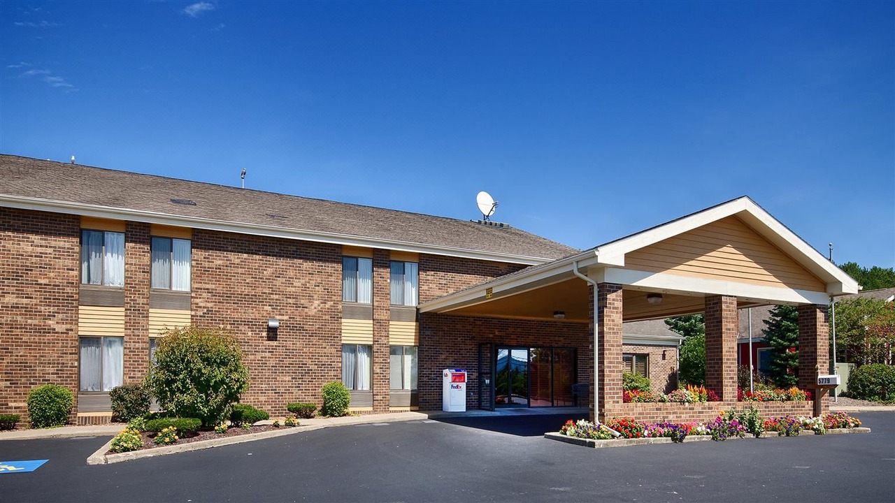 Photo of Buildings in Tully