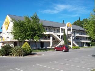 Photo of Buildings in Montfavet