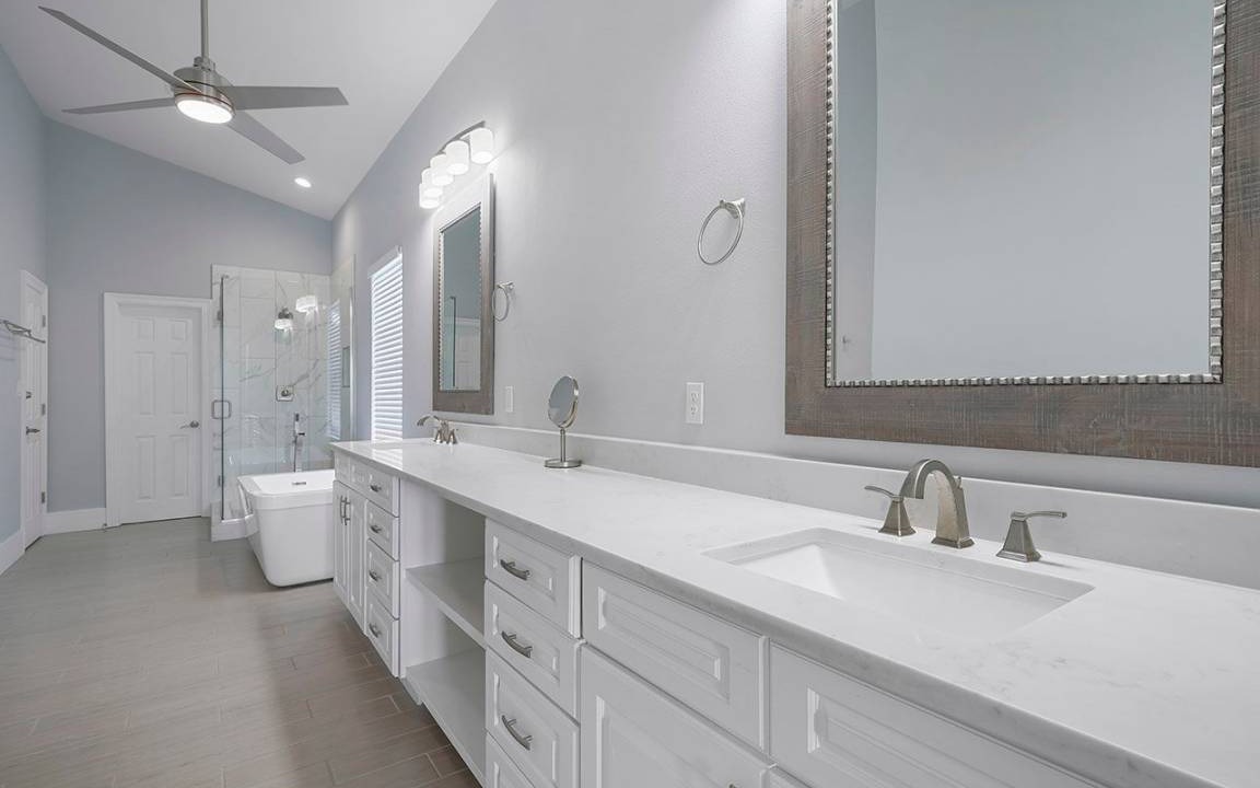 Photo of Bathroom in Crystal Shores
