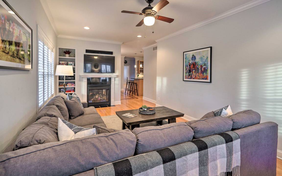 Photo of Livingroom in Saratoga Springs