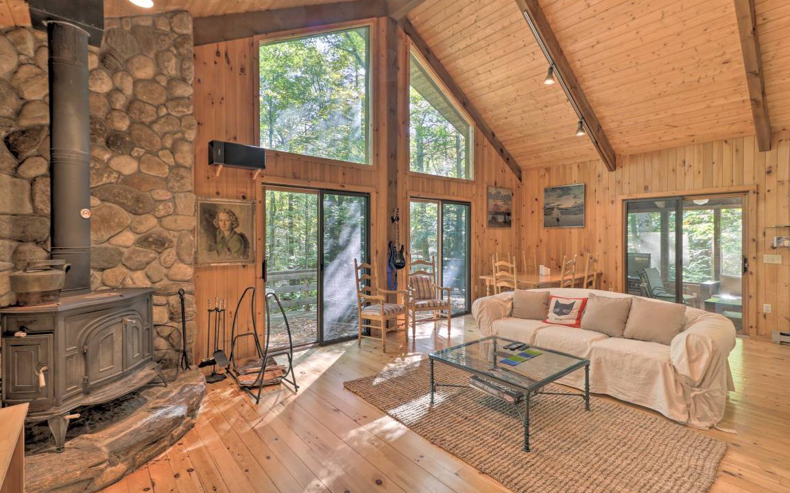 Photo of Livingroom in Sandisfield