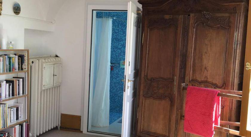 Photo of Others in Denens