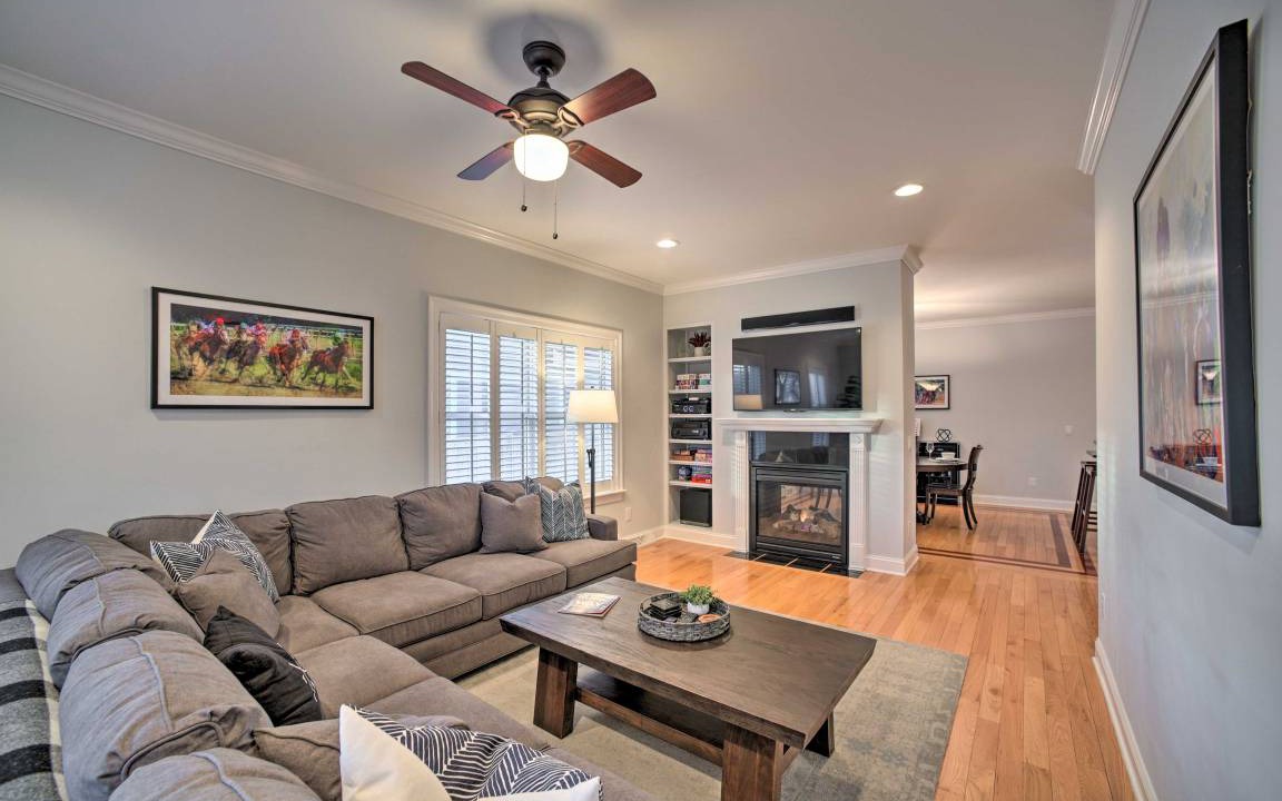 Photo of Livingroom in Saratoga Springs