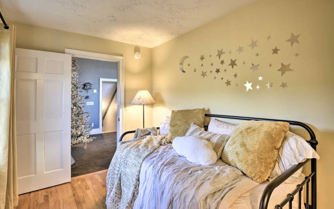 Photo of Bedroom in Tully