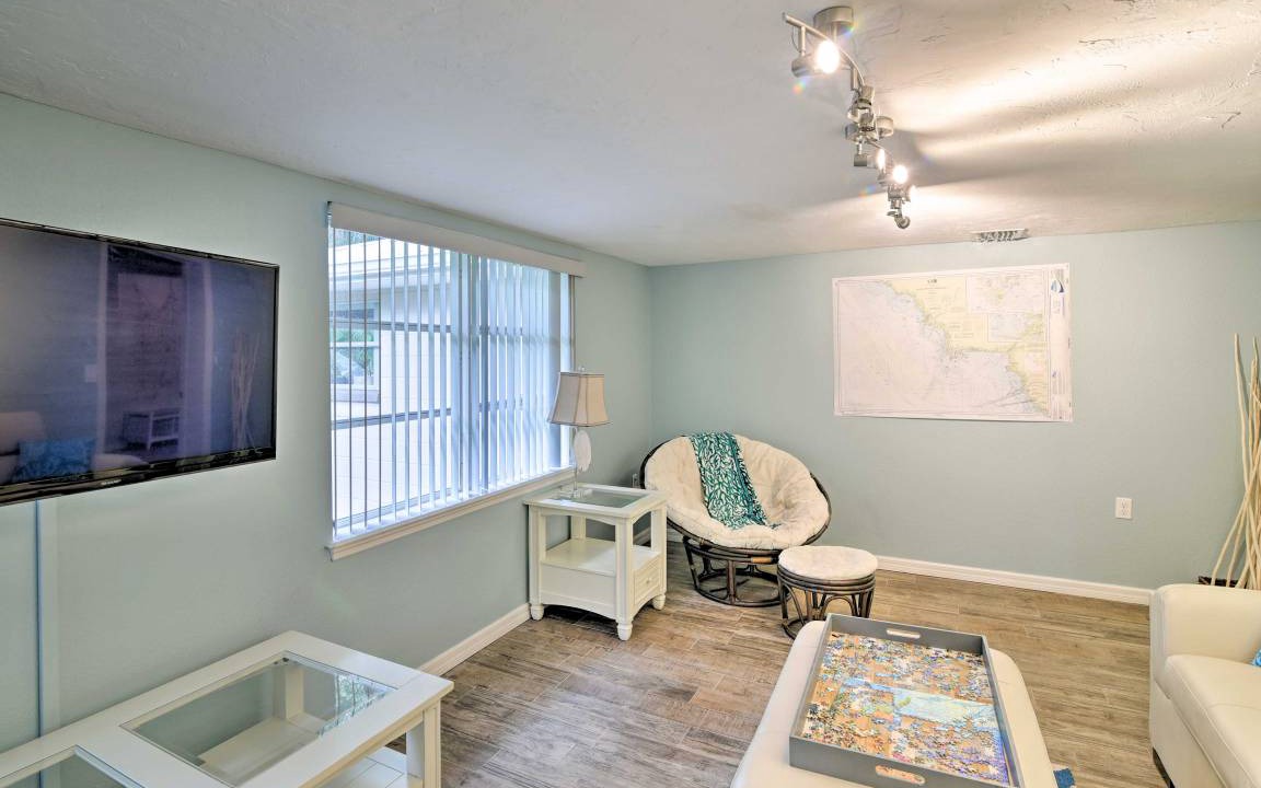 Photo of Livingroom in Yankeetown