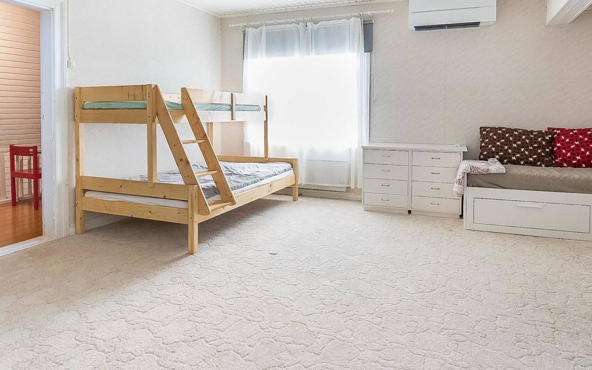 Photo of Bedroom in Maentsaelae