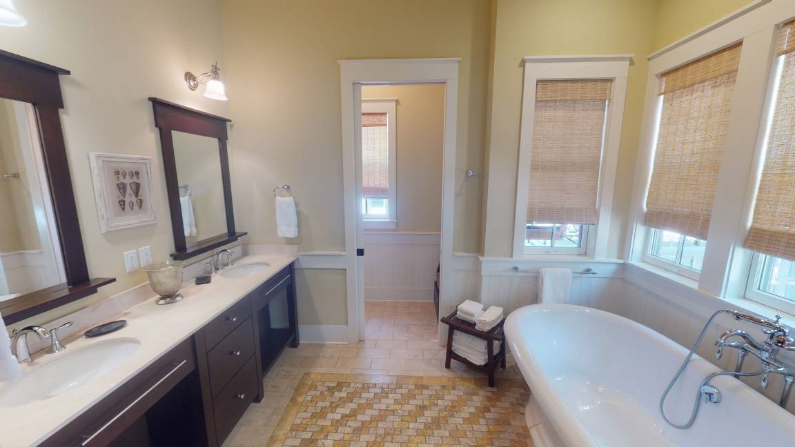 Photo of Bathroom in Beach District