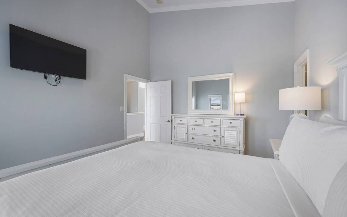 Photo of Bedroom in Crystal Shores