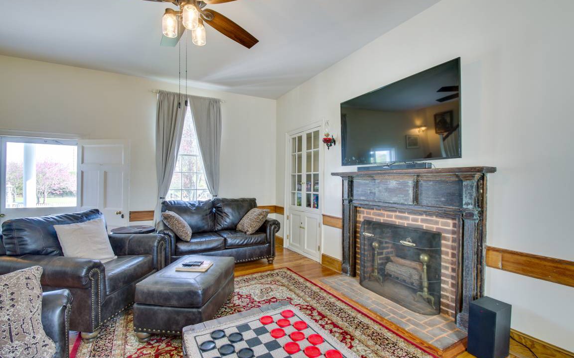 Photo of Livingroom in Appomattox