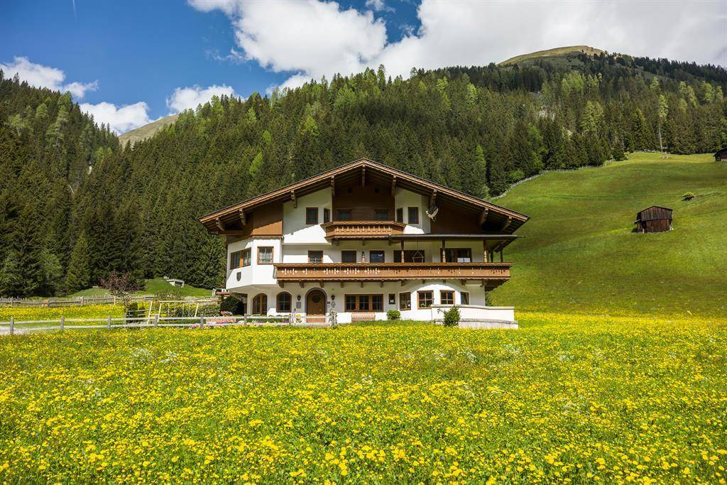 Photo of Buildings in Madseit