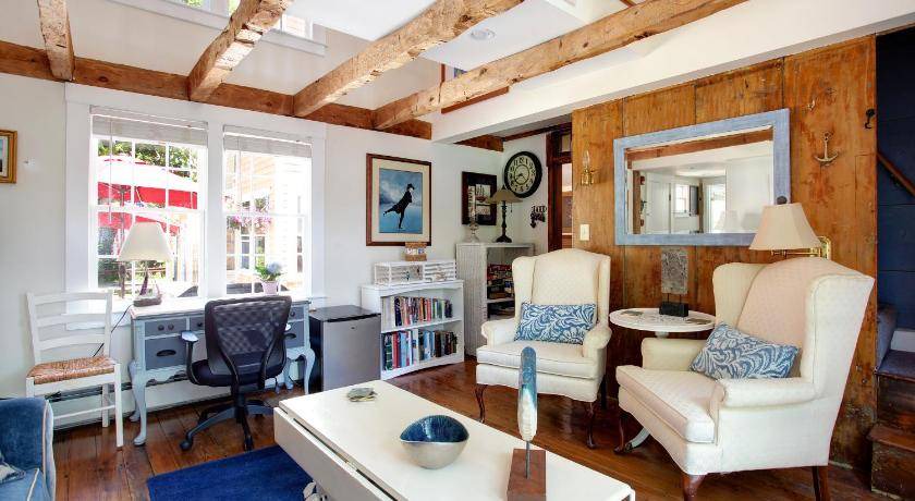 Photo of Livingroom in West Barnstable