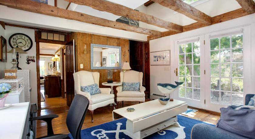 Photo of Livingroom in West Barnstable