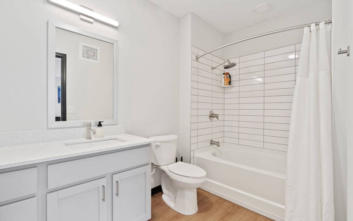 Photo of Bathroom in Lockerbie Square
