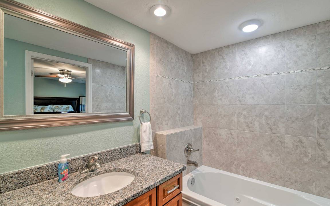 Photo of Bathroom in Yankeetown