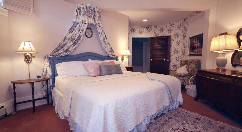 Photo of Bedroom in Wellesley Island