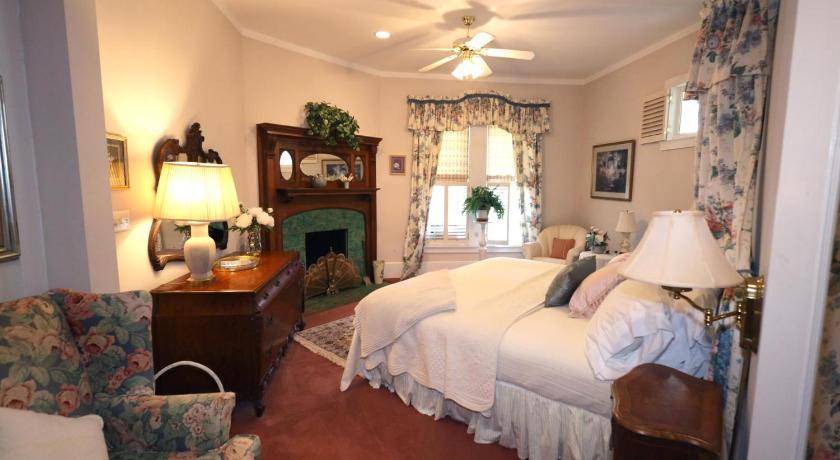 Photo of Bedroom in Wellesley Island