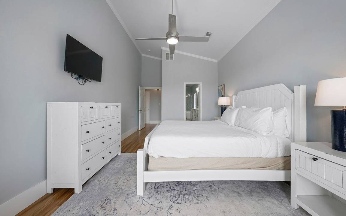 Photo of Bedroom in Crystal Shores