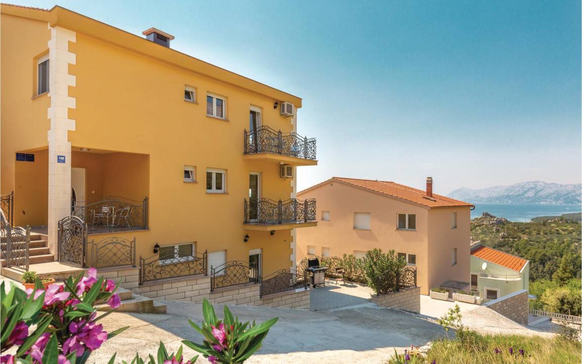 Photo of Buildings in Bratus
