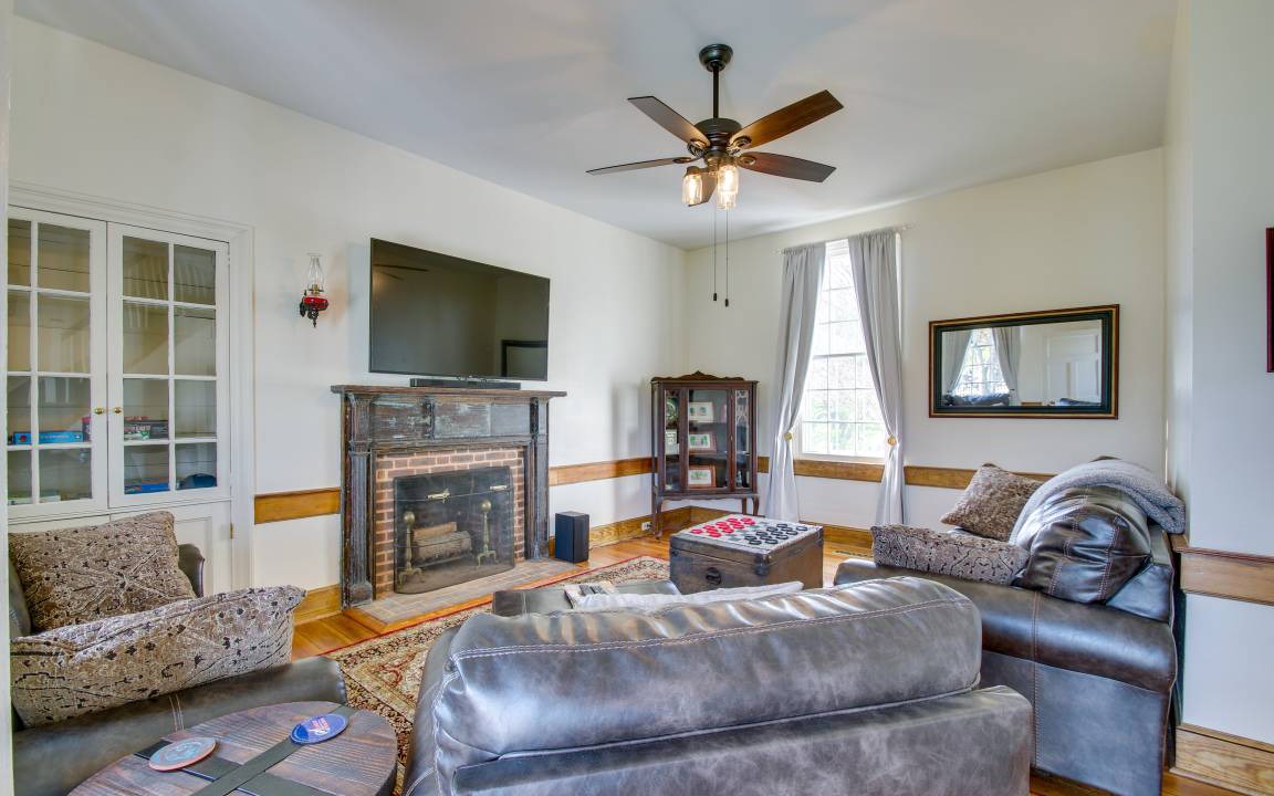 Photo of Livingroom in Appomattox