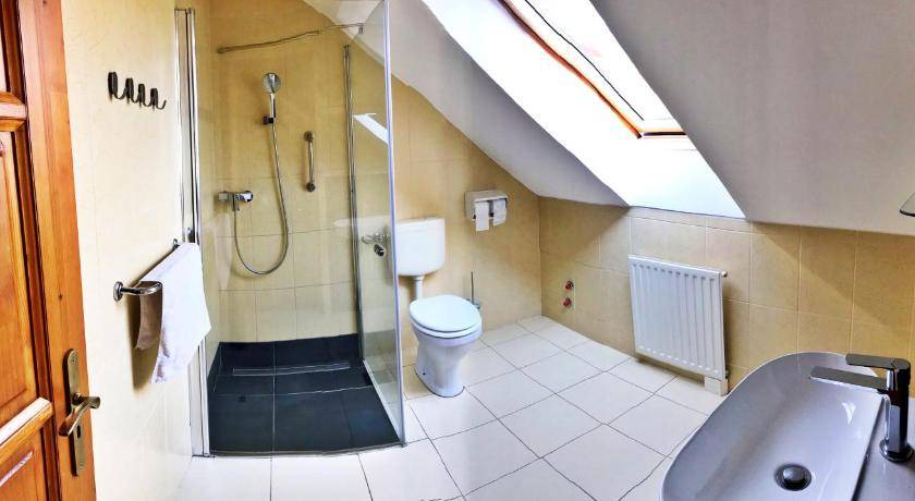 Photo of Bathroom in Peterhegy