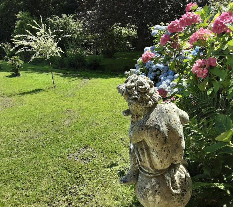 Photo of Others in Peaule