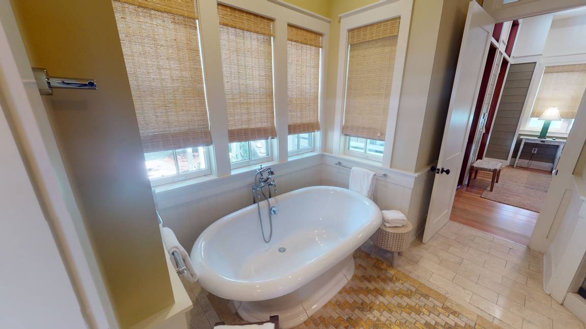 Photo of Bathroom in Beach District