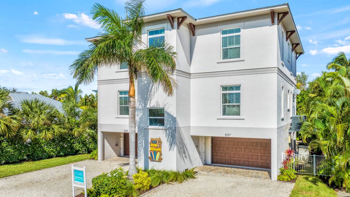 Photo of Buildings in Siesta Key Village