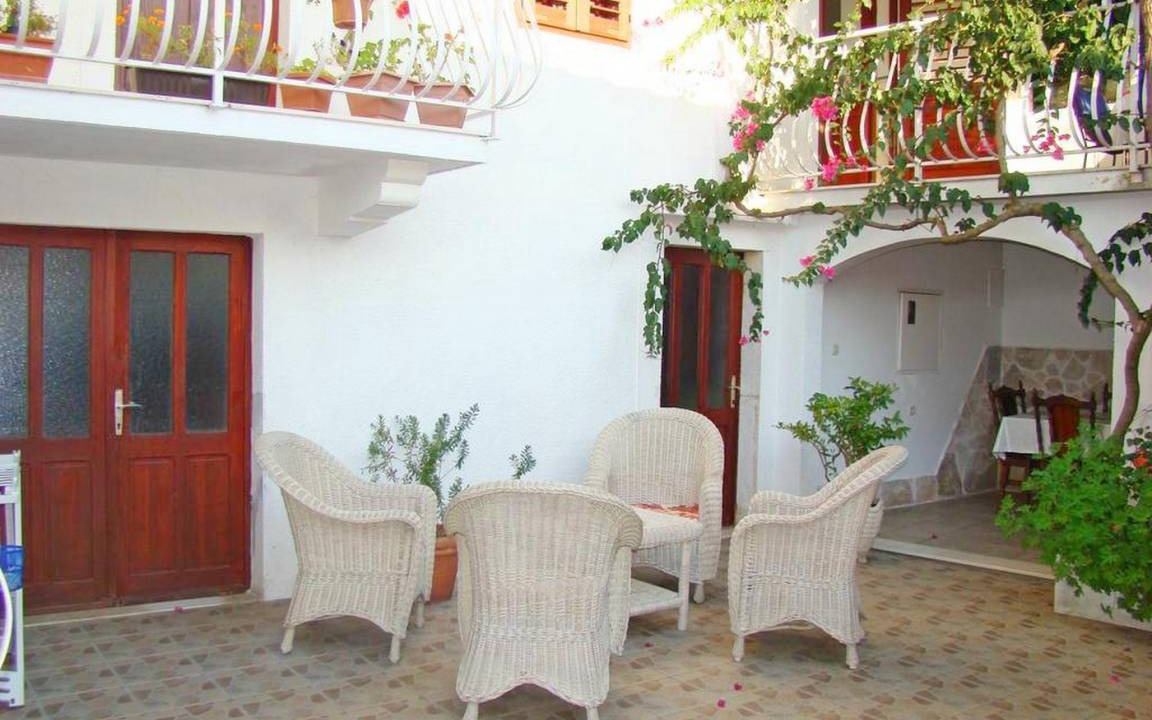 Photo of Others in Vis