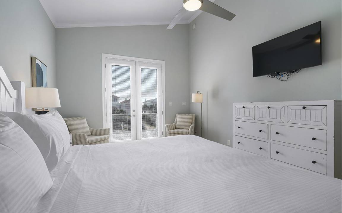 Photo of Bedroom in Crystal Shores