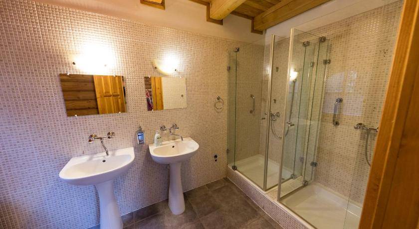 Photo of Bathroom in Peterhegy