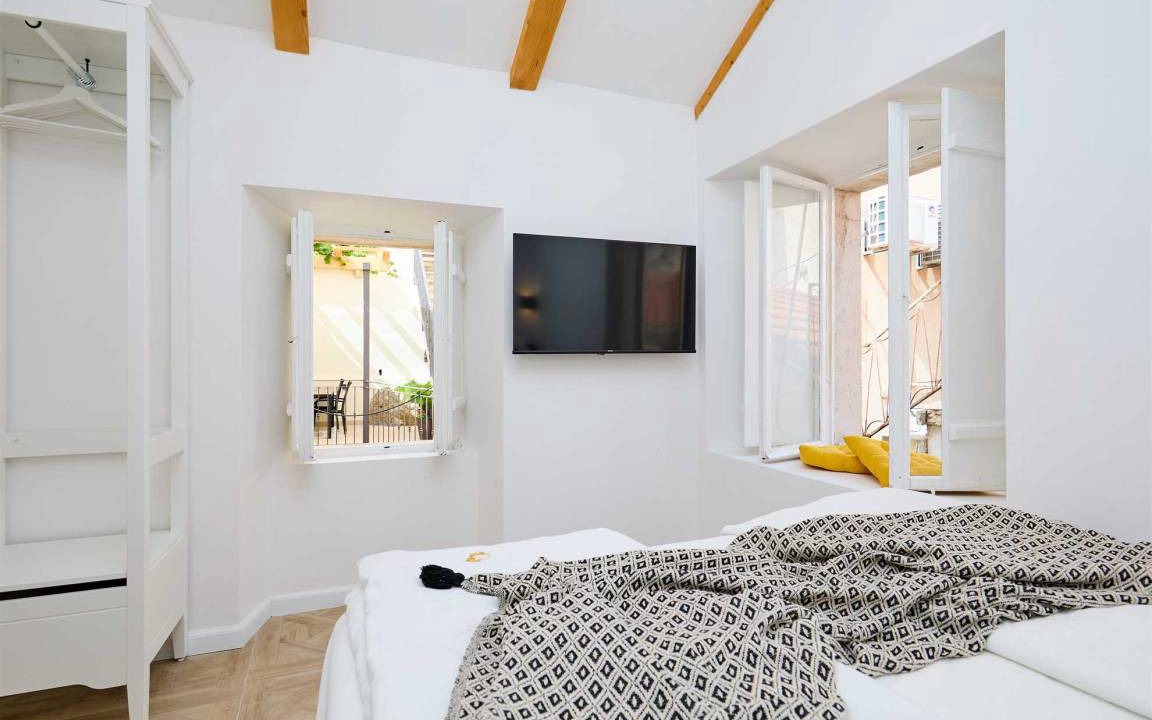 Photo of Bedroom in Pile