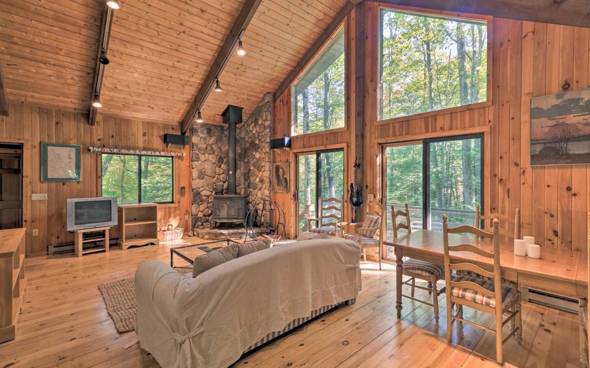 Photo of Livingroom in Sandisfield