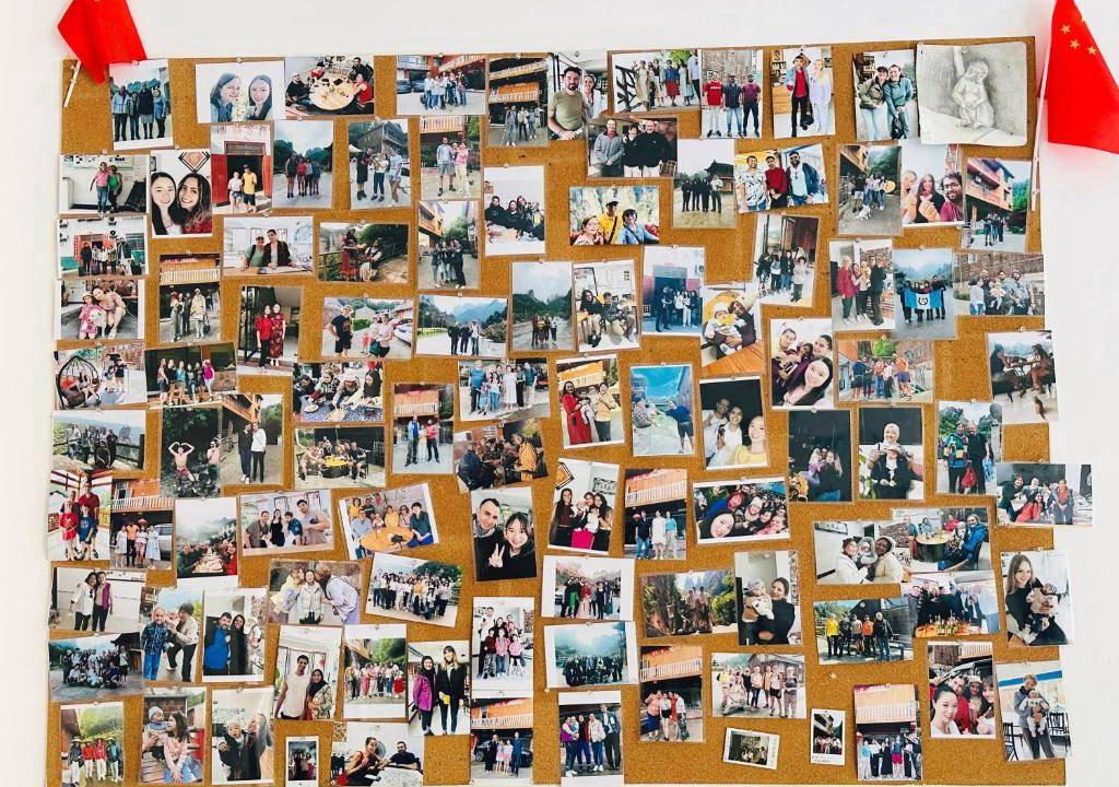 Photo of Human In Picture in Wulingyuan