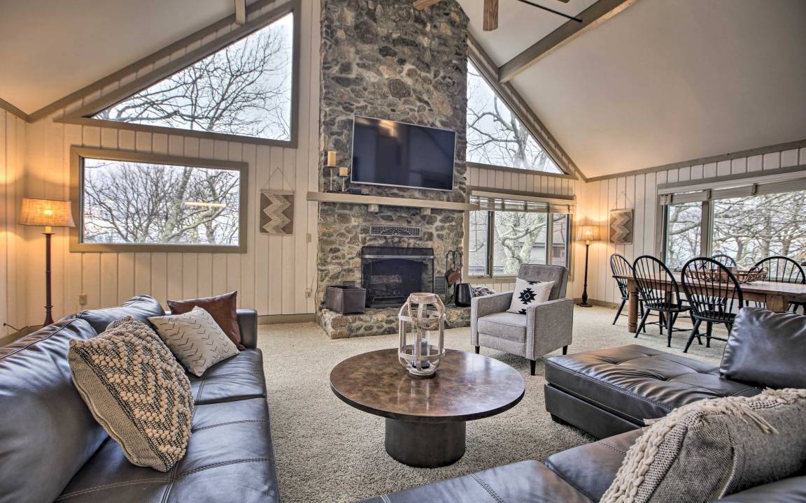 Photo of Livingroom in Nellysford