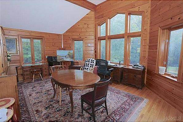 Photo of Livingroom in Bedford